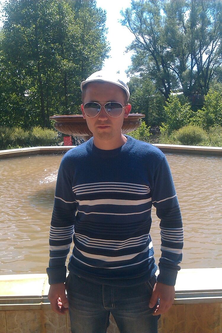  ,   Andrei, 32 ,  