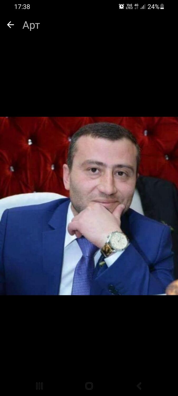  39284645  Artur, 37 ,    