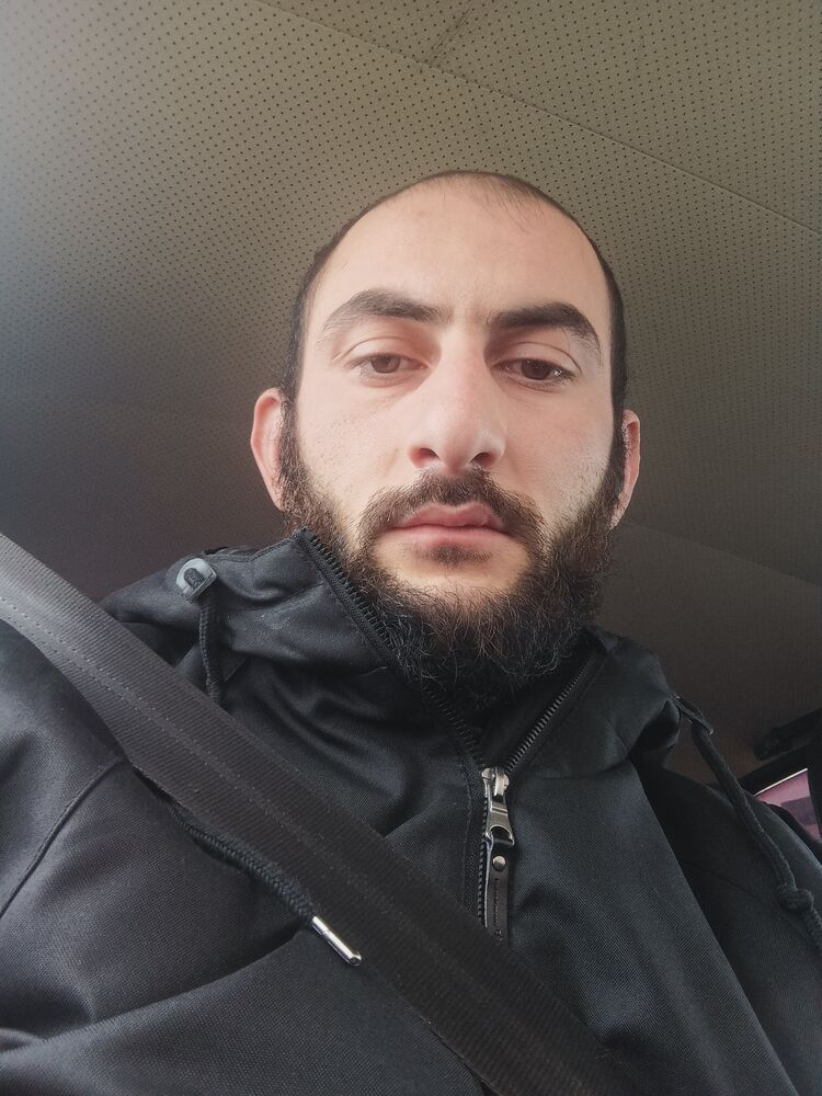 41301085  Muslim, 32 ,    
