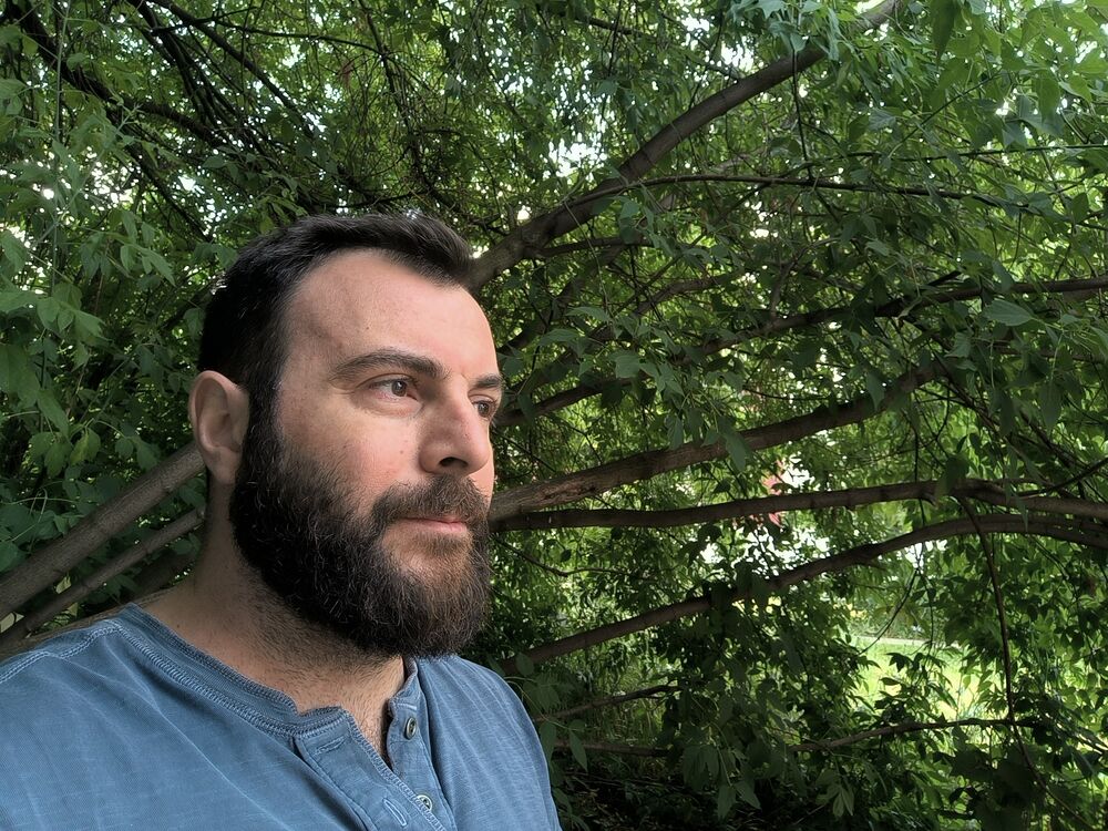  52112535  Sargis, 39 ,    