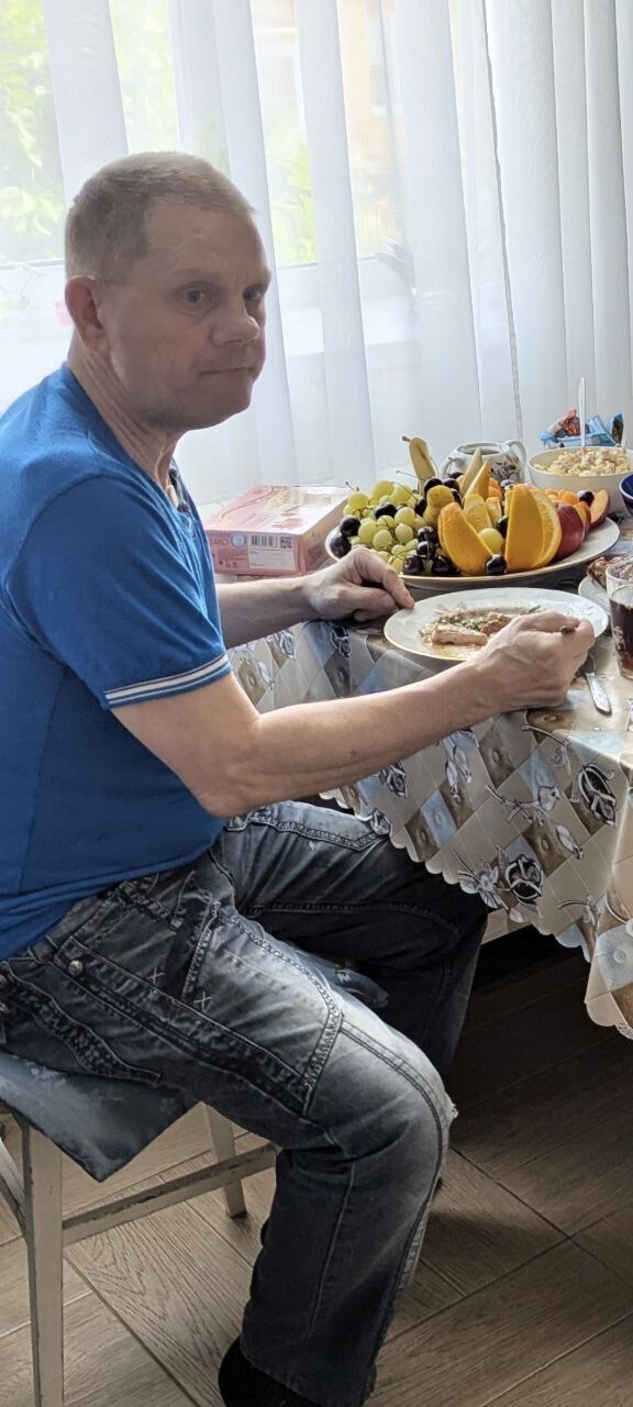  52660325  Andrei, 59 ,     