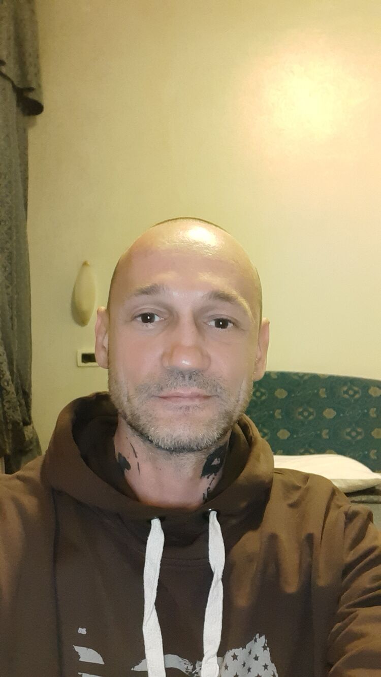  26499905  Serghei, 49 ,    