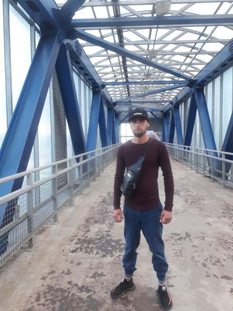  34232655  Sadriddin, 31 ,    