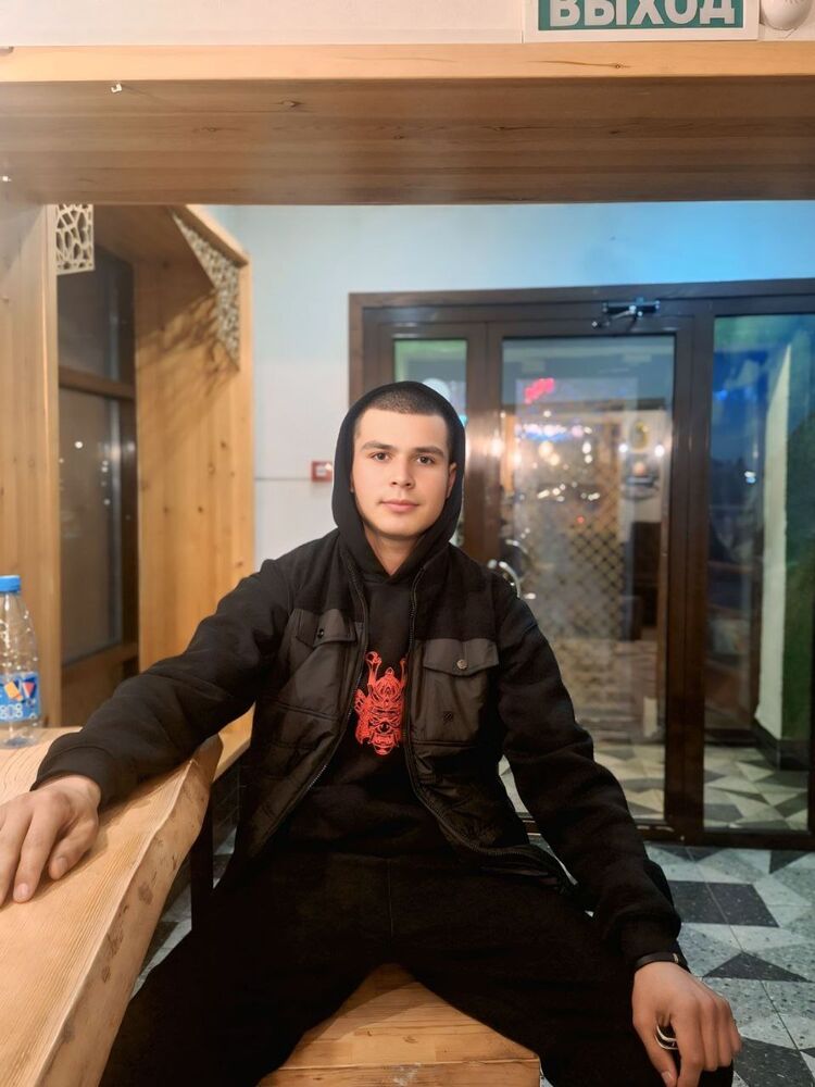  52783655  Abubakr, 21 ,    