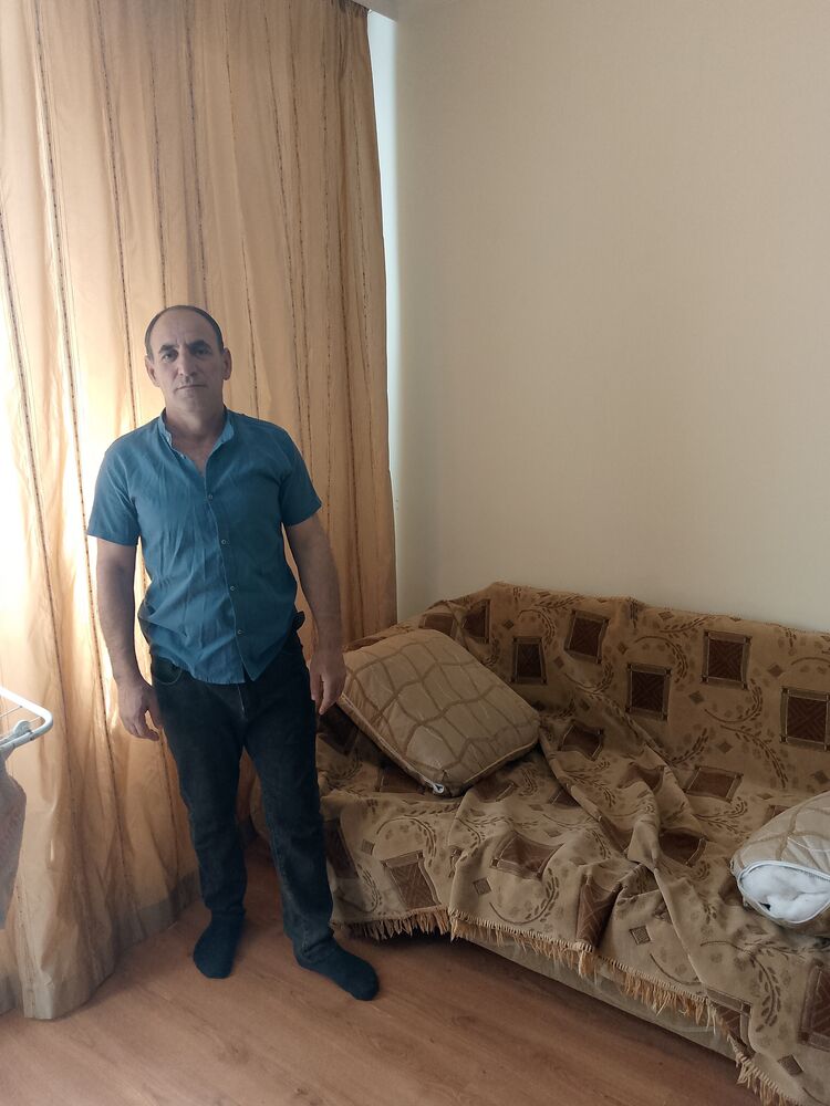  43128225  Rauf, 46 ,    