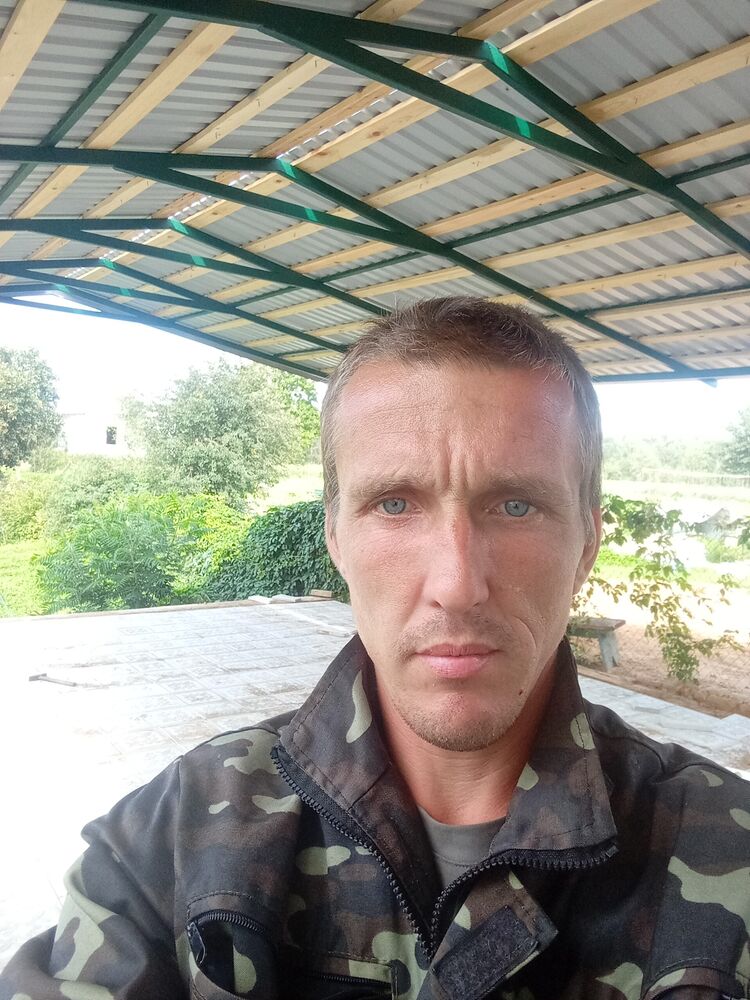  37402245  Vladimir, 37 ,    