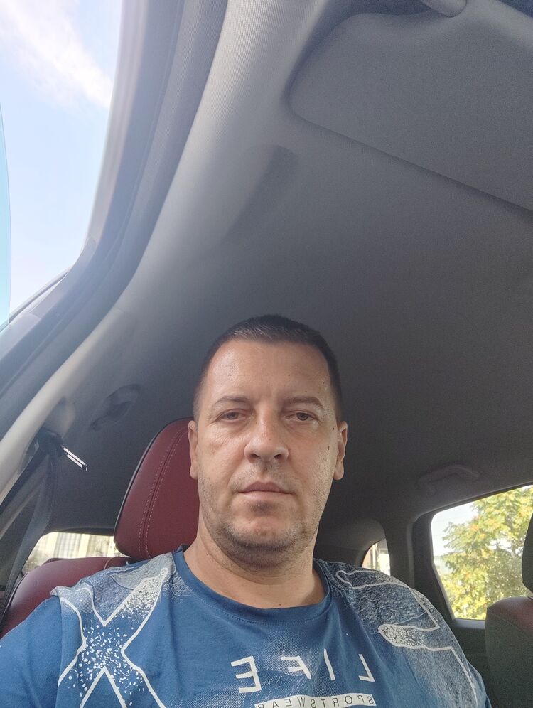  46287665  Andr, 45 ,    --