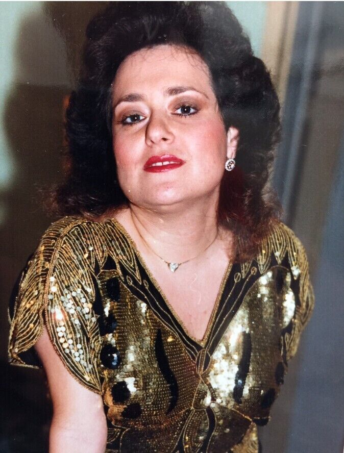  24469595  Anna, 72 ,    Northridge