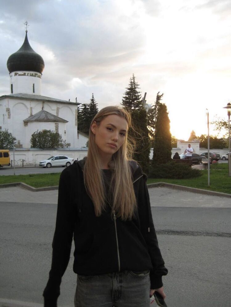  ,   Angelina, 21 ,   ,   , 