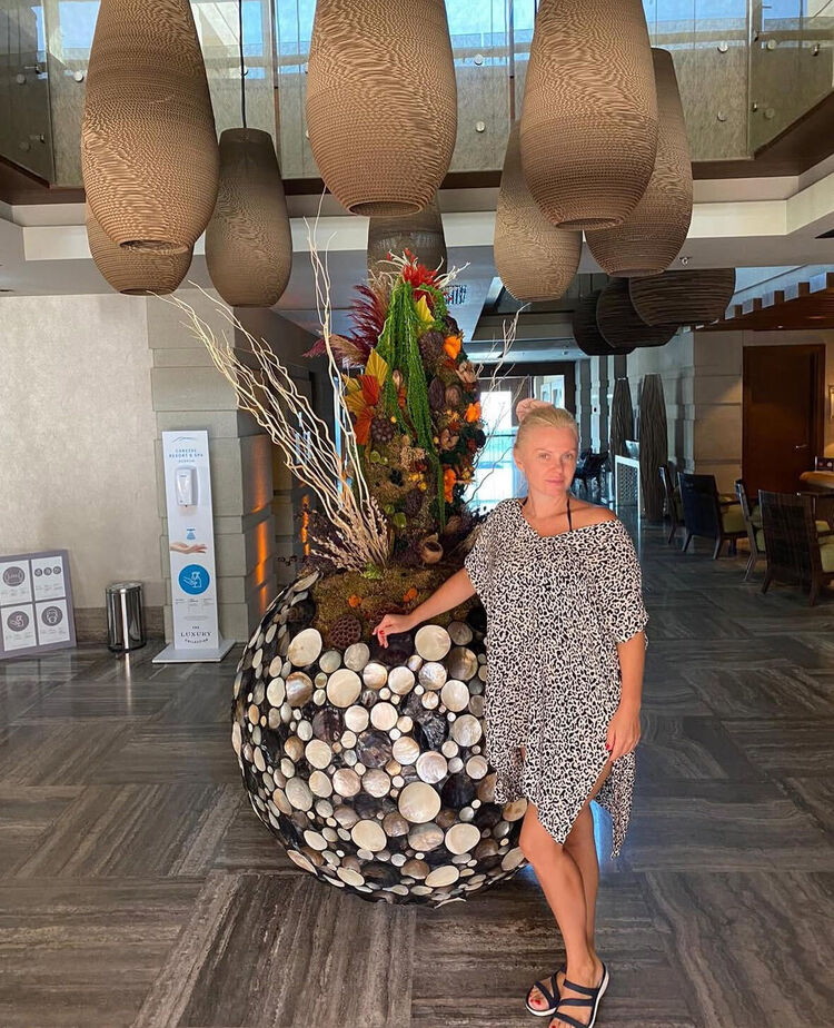  ,   Lika, 44 ,     , c 