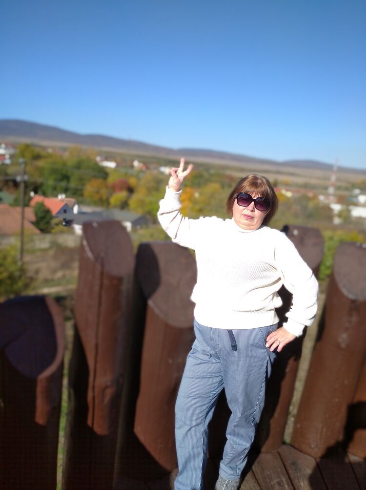 24231215  Inessa, 56 ,    