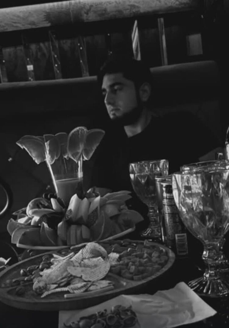  51410275  Ը, 28 ,    Diez