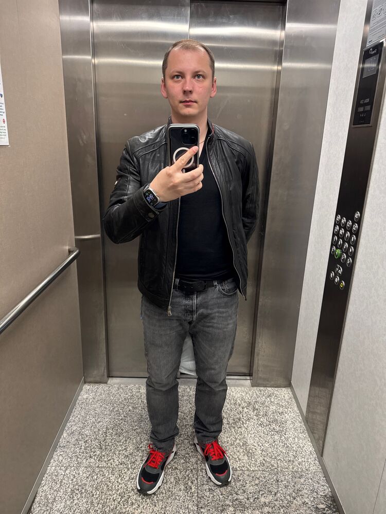  53703215  Vsevolod, 33 ,    