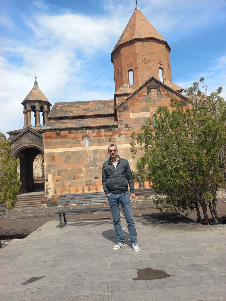  44358185  Karen, 37 ,    