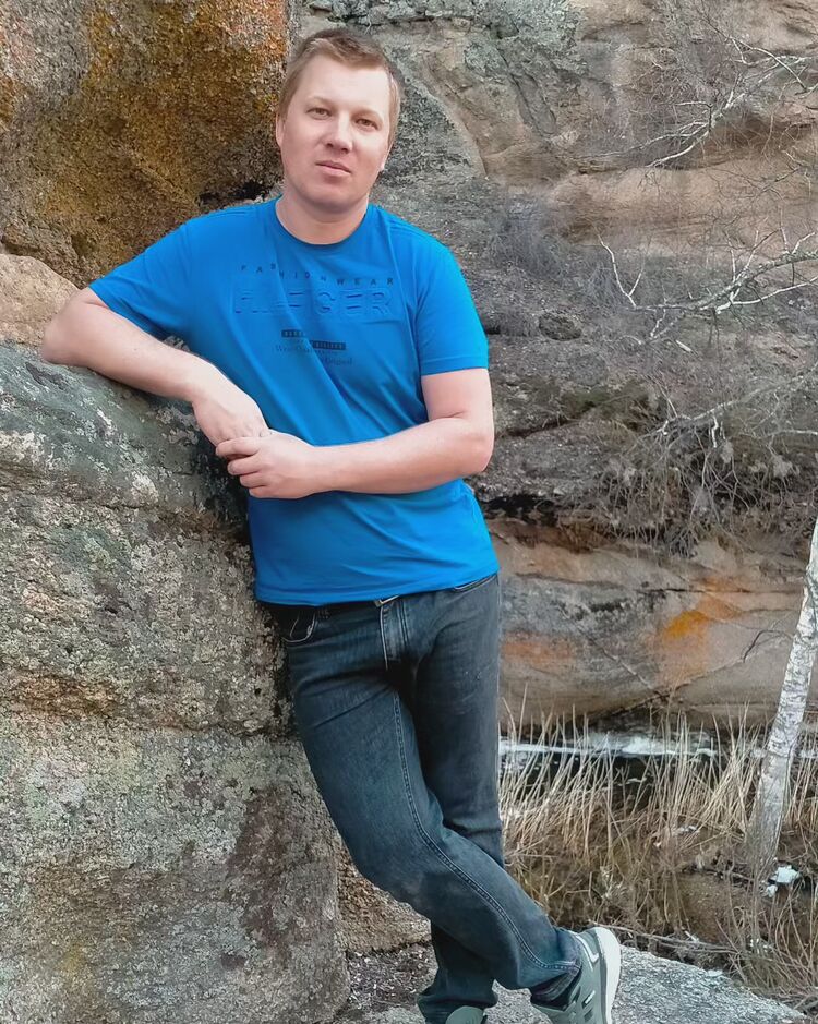  35293125  Viktor, 37 ,    