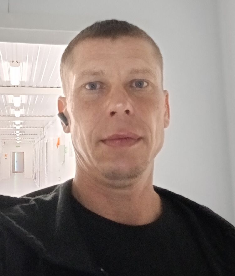  43919225  Mikchail, 42 ,    