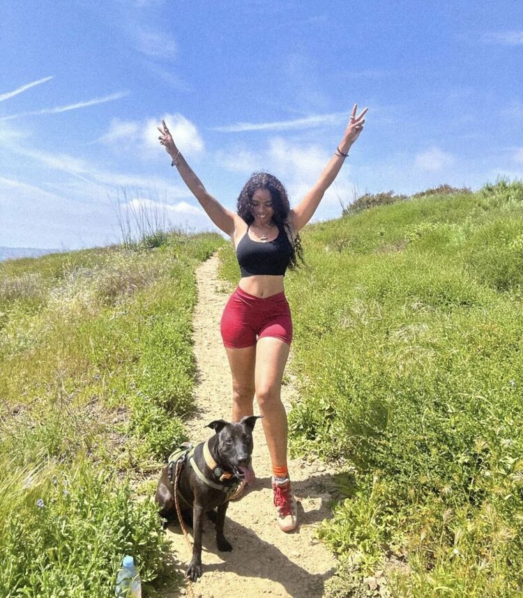  ,   Stephanie De, 29 ,   c 