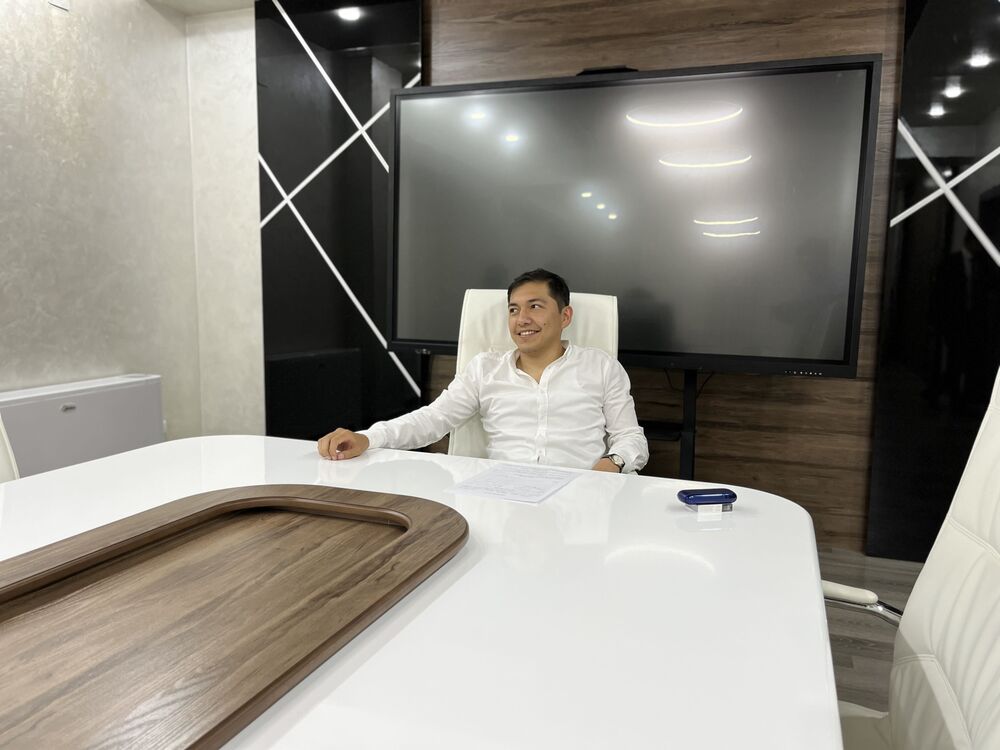  27189835  Akbarshokh, 31 ,    