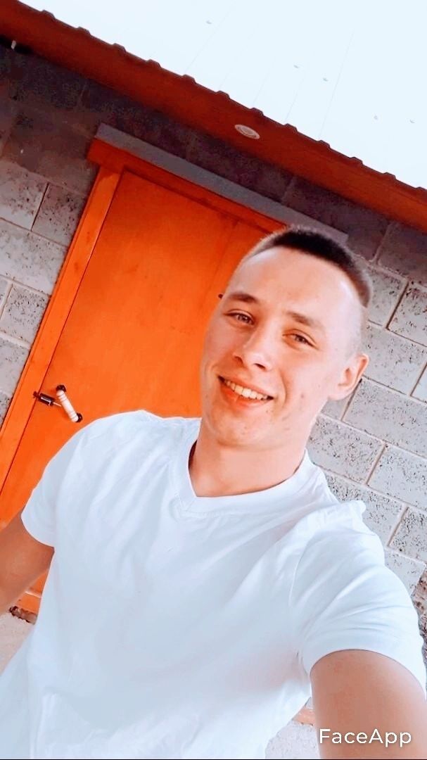  33787775  Aleks, 29 ,    