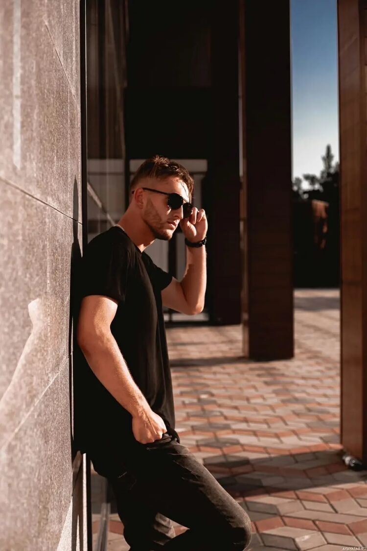  54684815  Viktor, 43 ,    