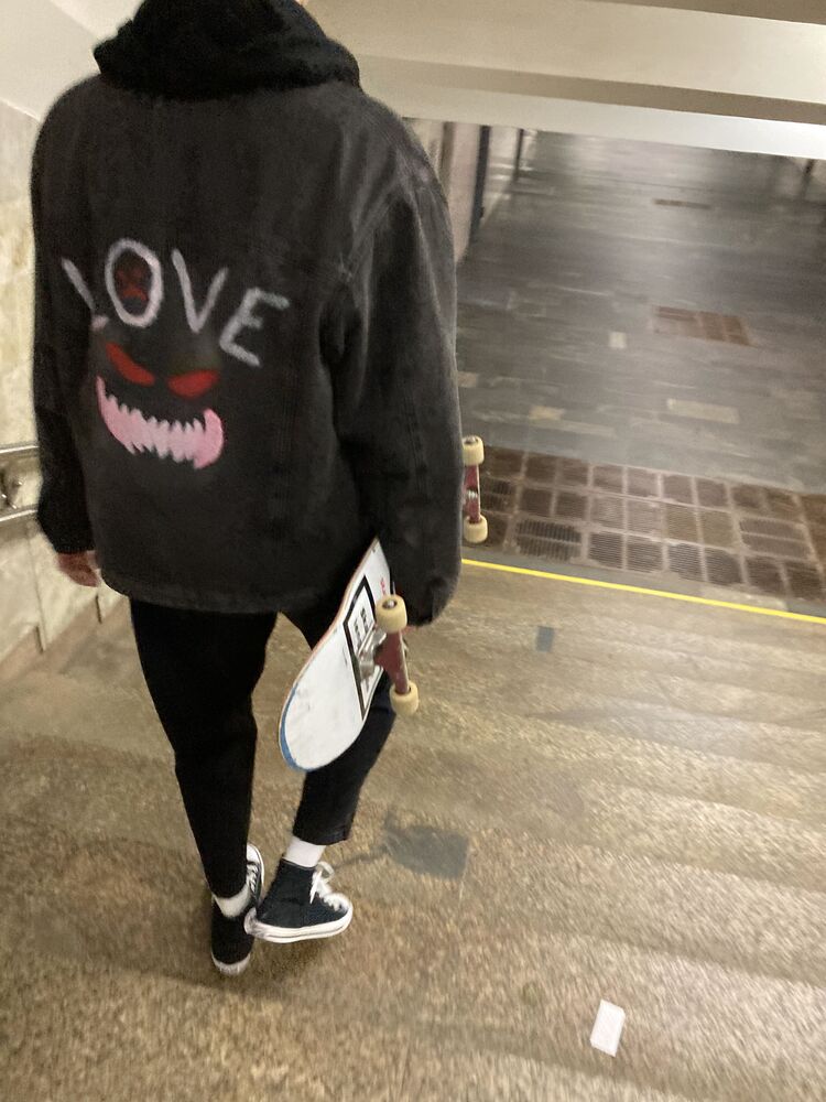  26704595  Nikso, 23 ,    