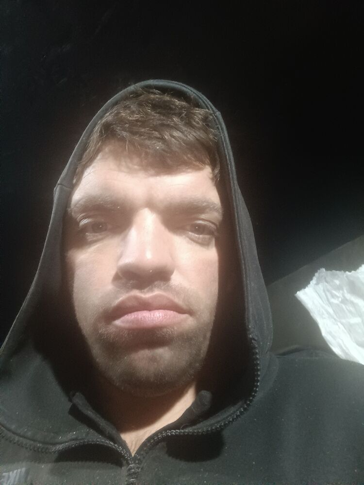  ,   Eugen, 33 ,   ,   