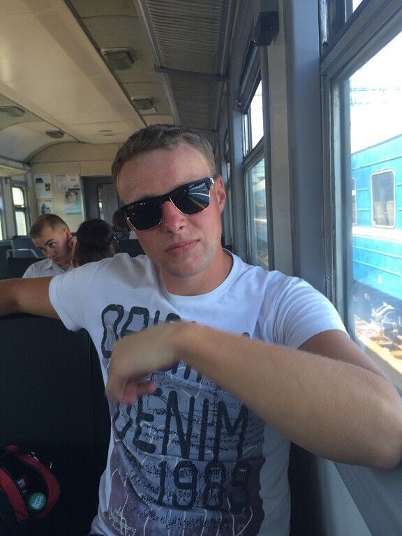  8071475  Artem, 39 ,    