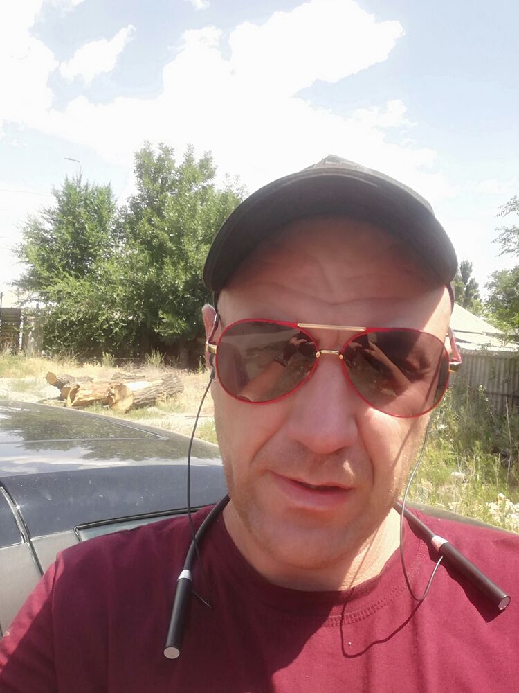  ,   Vlad, 40 ,   ,   