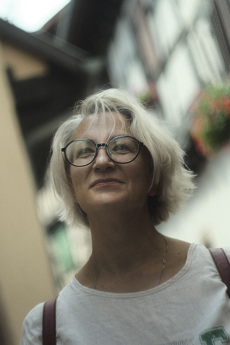  ,   Elena, 45 ,   ,   