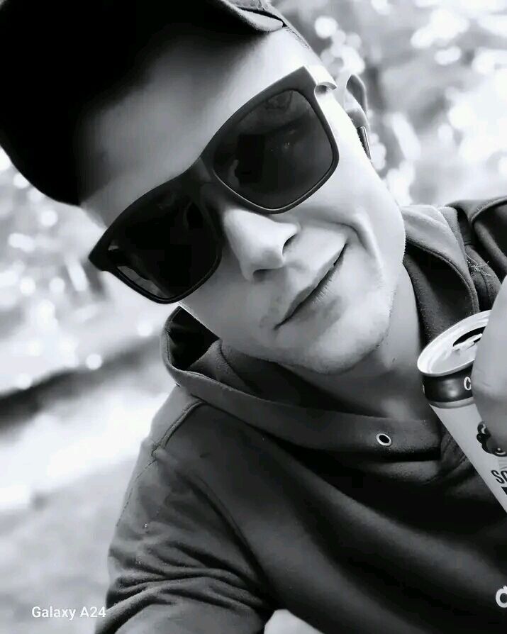  ,   Pavel, 24 ,   ,   , c , 