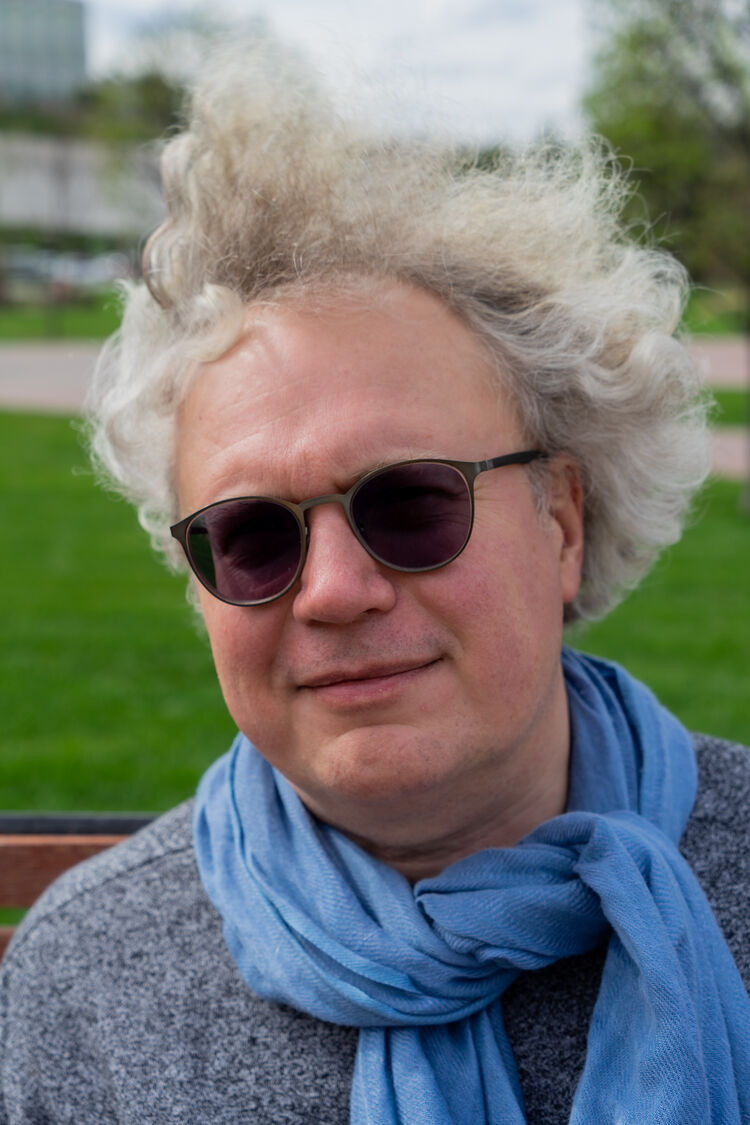  53858795  Ewan, 52 ,    