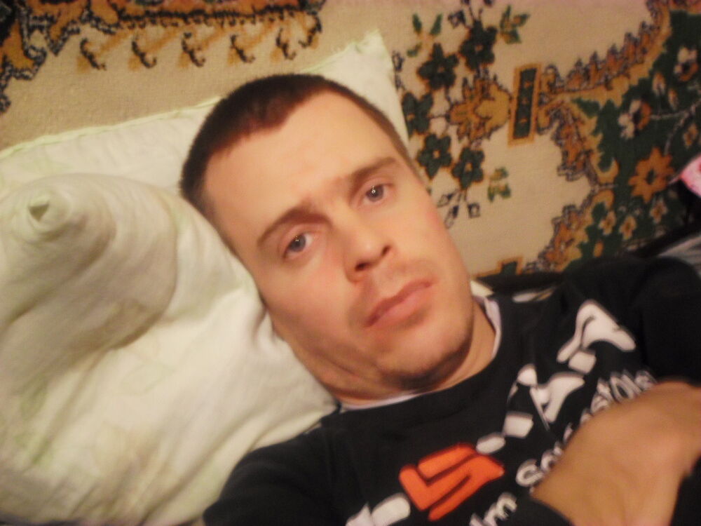  4266195  Konstantin, 39 ,    