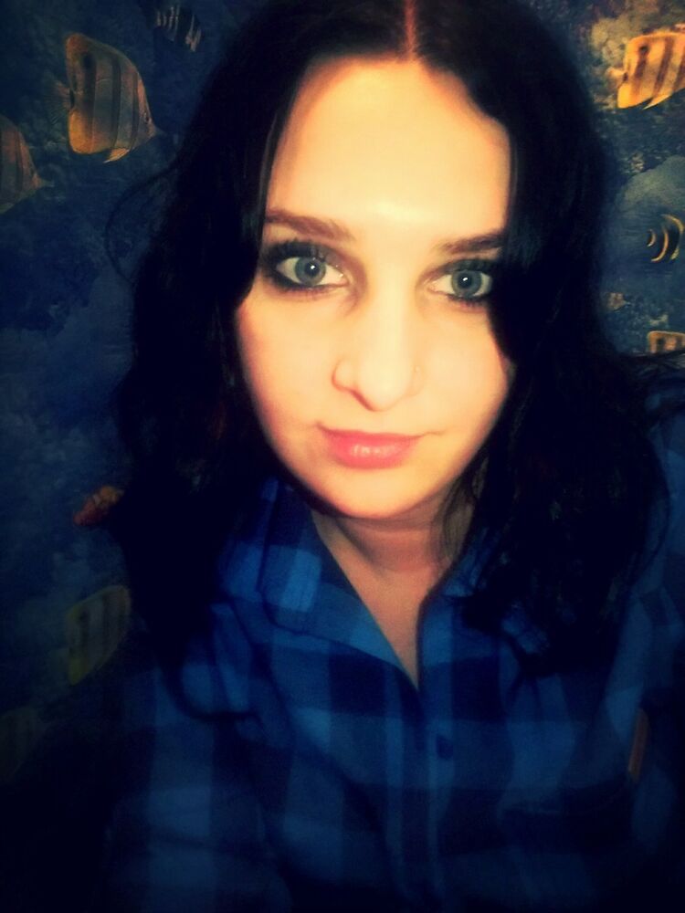  ,   Elena, 32 ,  