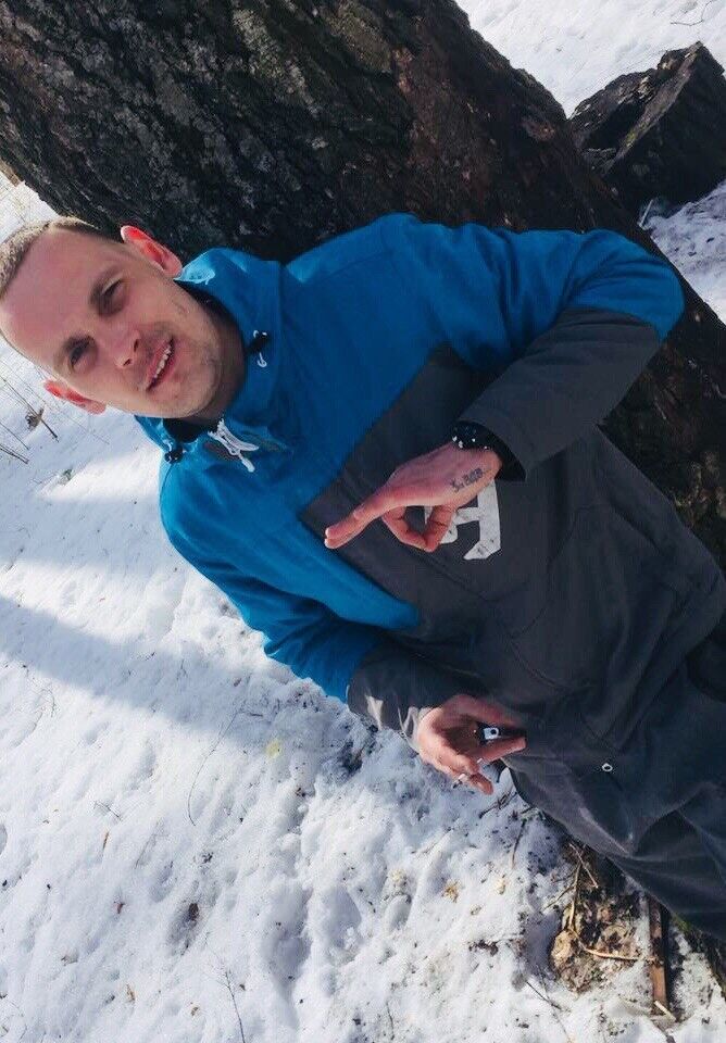  18305435  Sergei, 34 ,    