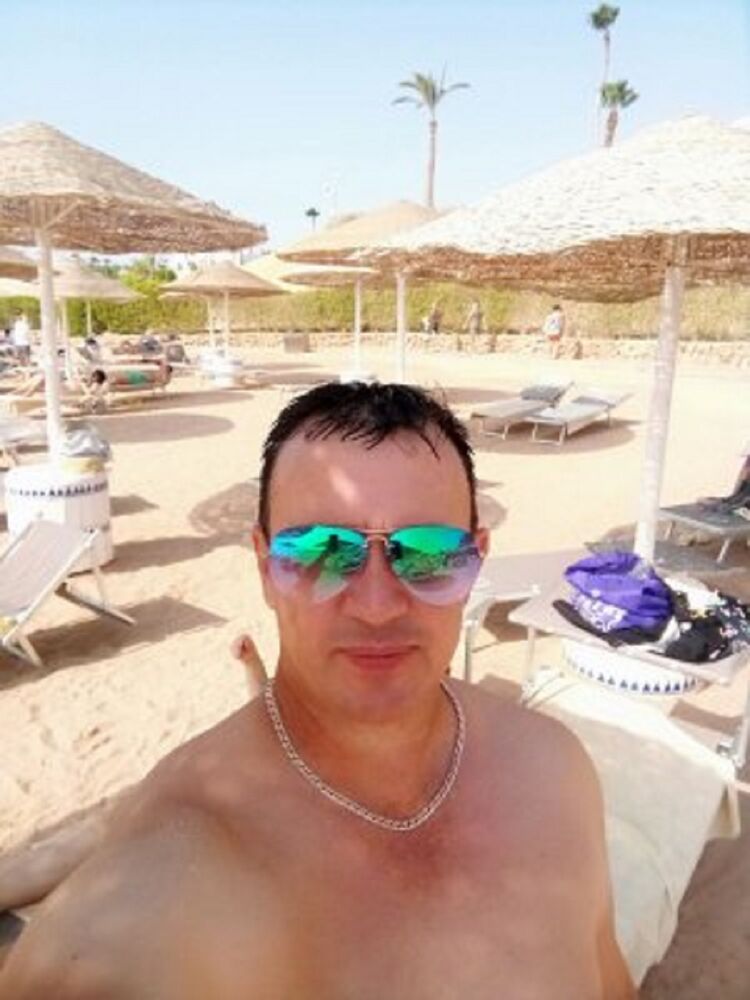 46130785  Pavel, 47 ,    