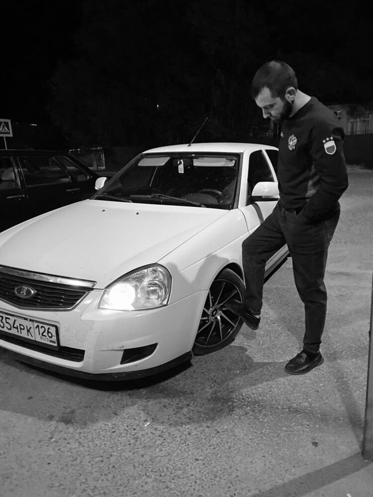  37644535  Nikolai, 32 ,    