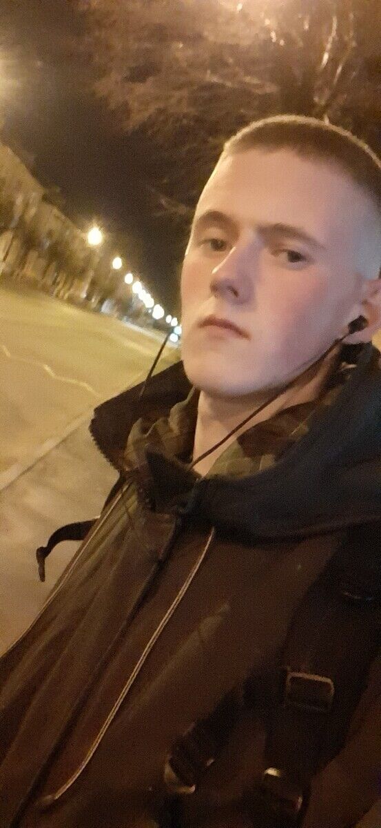  20621235  Pavel, 25 ,    