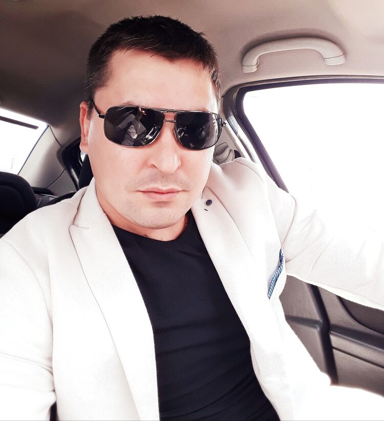  52826715  Roman, 39 ,    