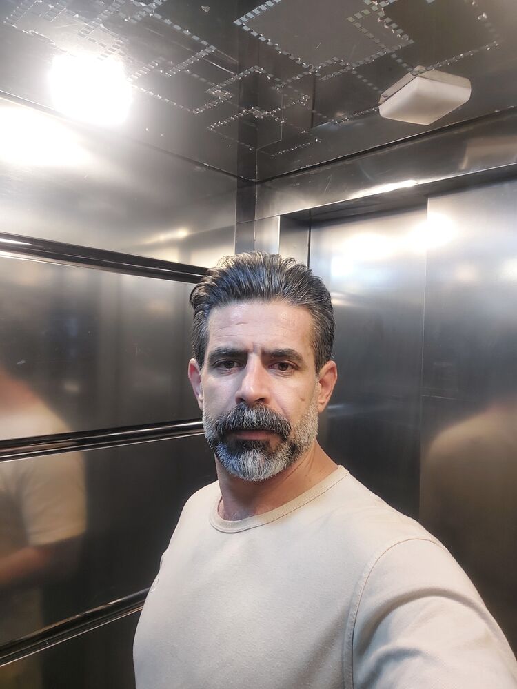  48332755  Ali, 40 ,    