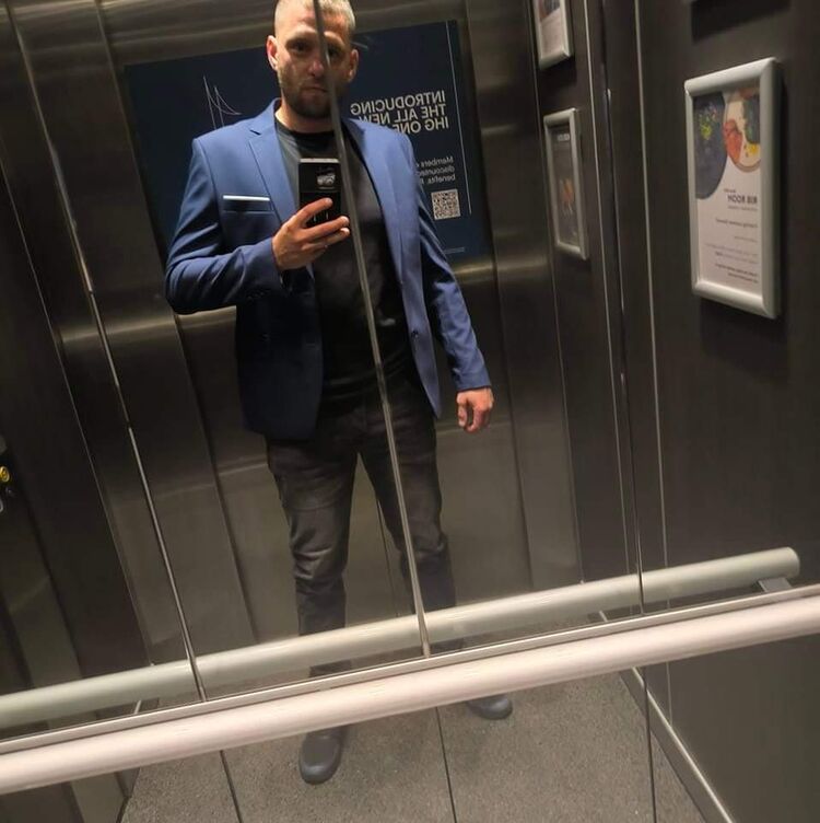  47362175  Jaroslav, 32 ,    