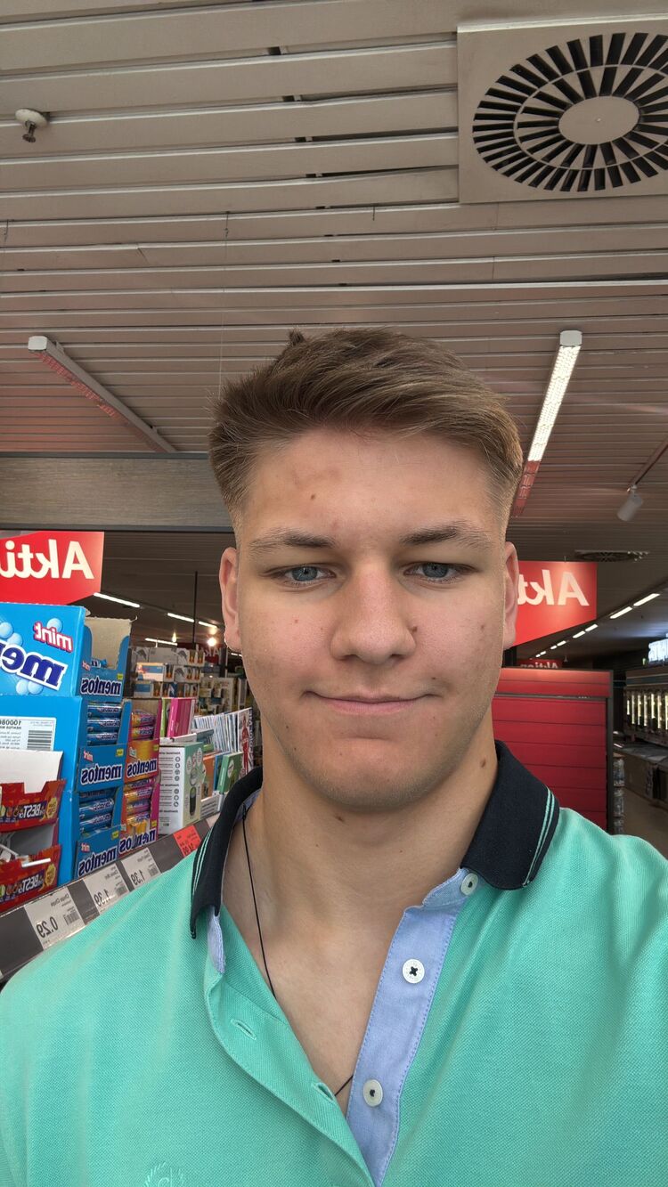  52533405  Erik, 20 ,    