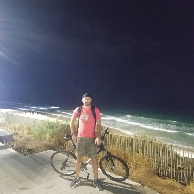  16224975  Lasha, 42 ,    