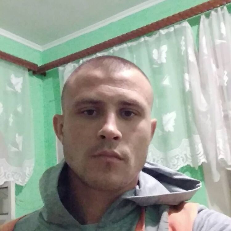  10709525  Vitalik User, 37 ,    