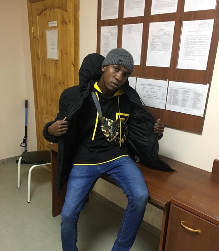  19394045  Lore kisser, 28 ,    