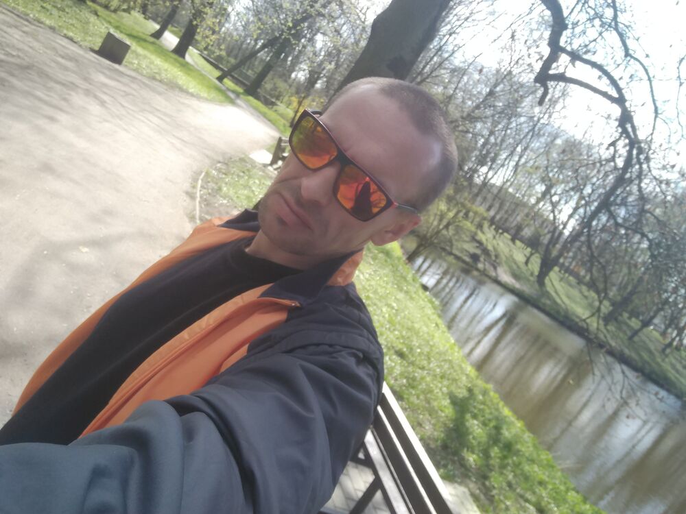  ,   Maksim, 44 ,   ,   
