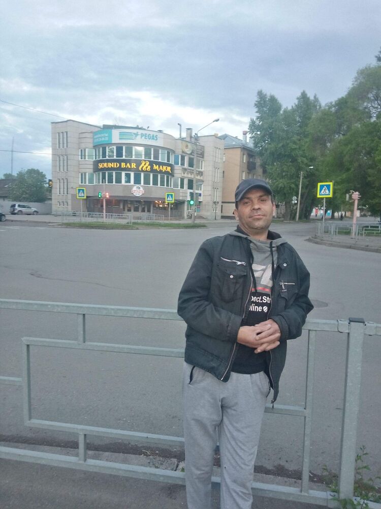  44015445  Igor, 41 ,    