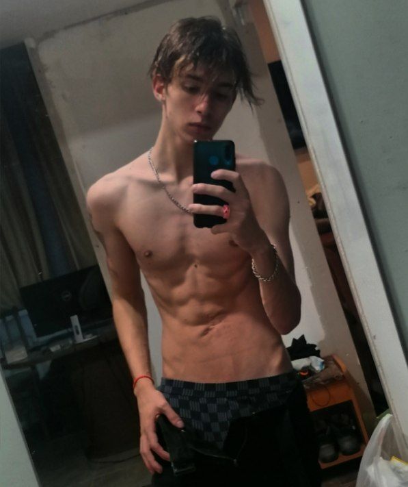  31402495  Evan, 22 ,    -