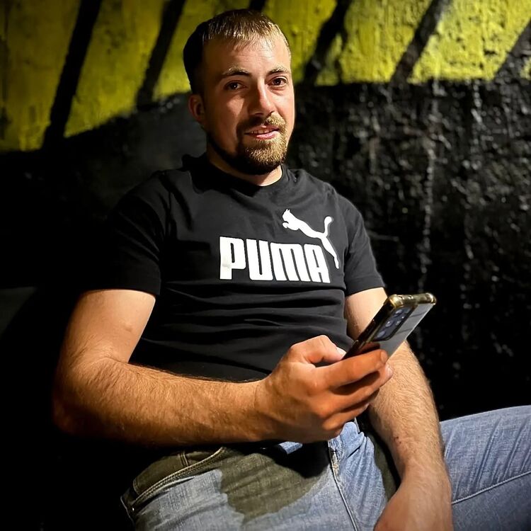  54029765  Iulian, 27 ,    