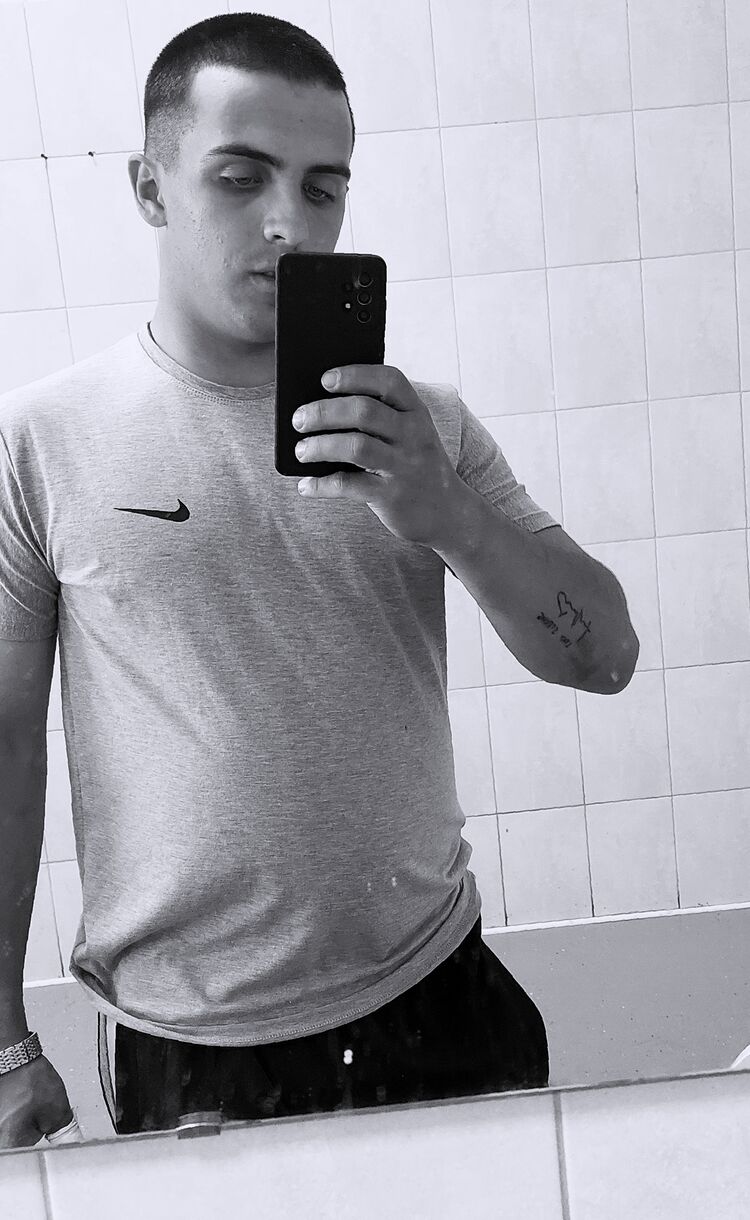  36186325  Matvey, 20 ,    