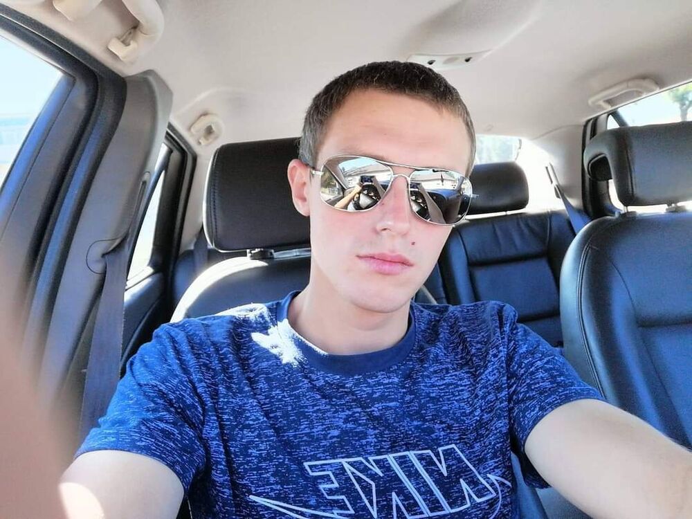  23617835  Viktor, 31 ,    